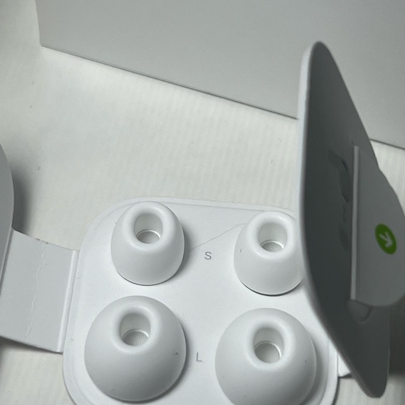 AirPods Pro BOX + oem charger cable + covers - Picture 2 of 7